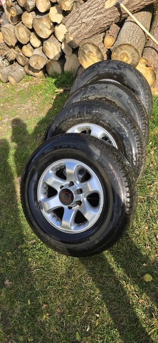 Vând cauciucuri de iarna + genți