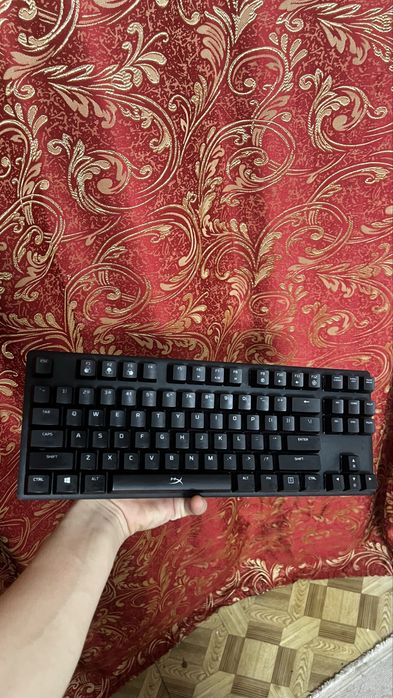 продам игровую механическую клавиатуру hyperx alloy origins core