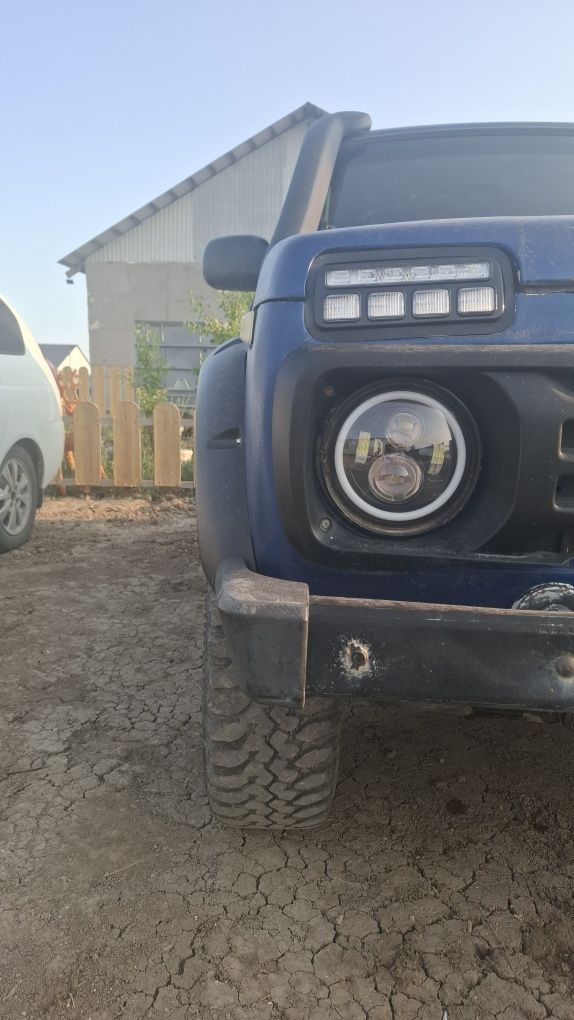Нива 4×4 на полном ходу