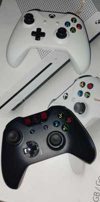 Consola albă Xbox one s