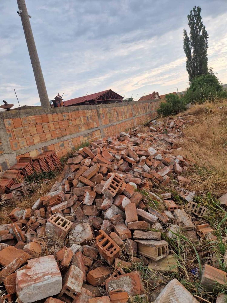 Продавам тухли, керемиди, колове