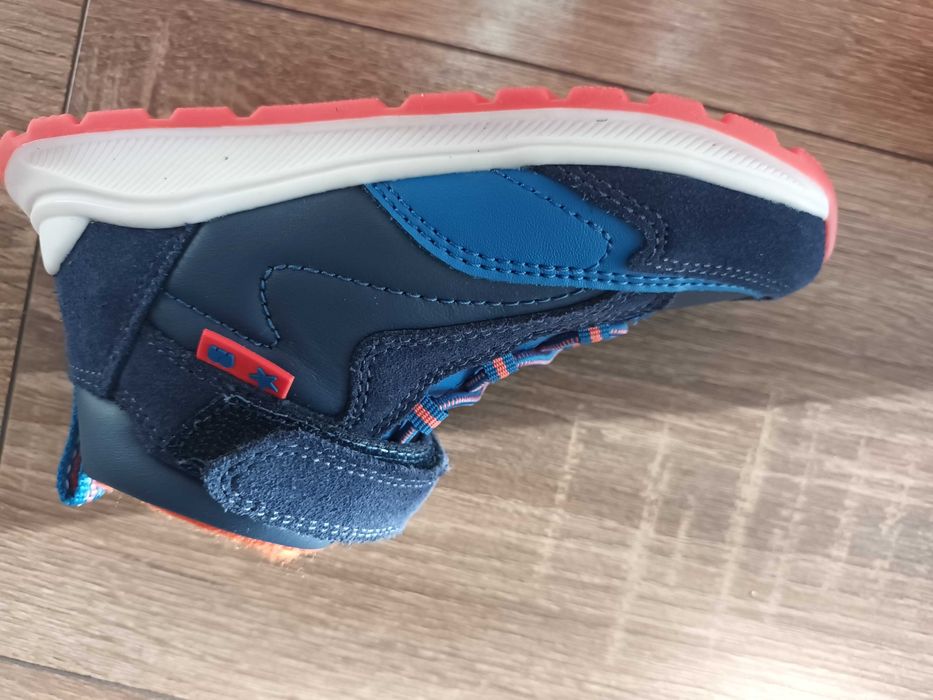 Затворени обувки Elefanten