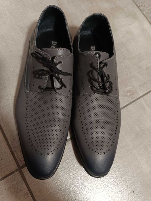 Vând pantofi piele naturală gri Nr. 41