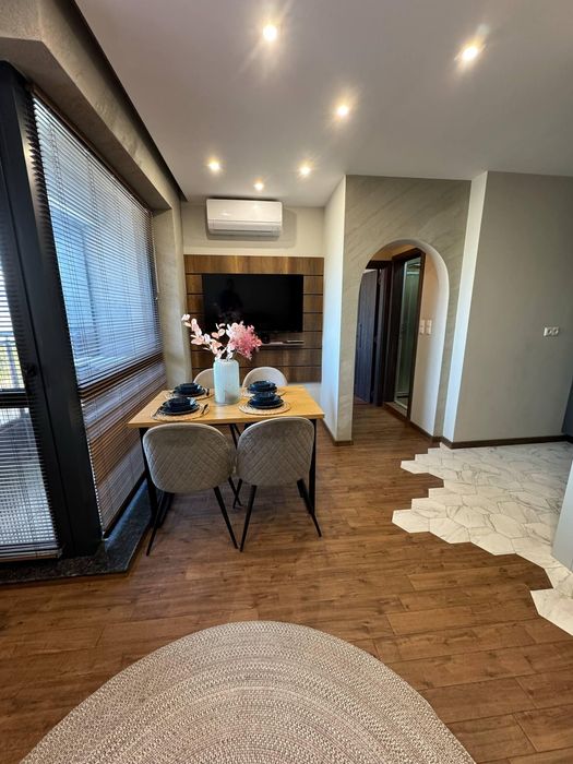 Дава се под наем Двустаен апартамент в Пловдив, Младежки Хълм - 65 кв.м за 725 € - Снимка #1