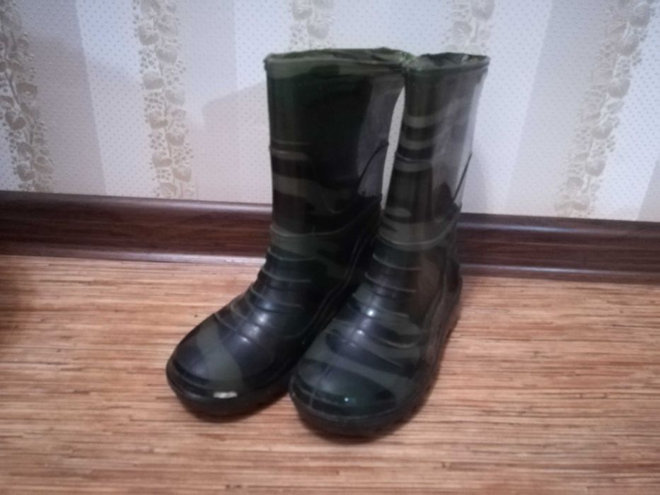 Резиновые детские сапоги