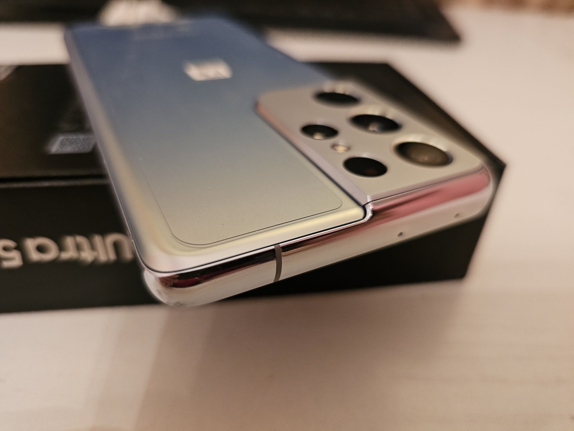 Samsung S21 ULTRA 5G
С кутия