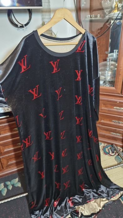 Новая велюровая платье