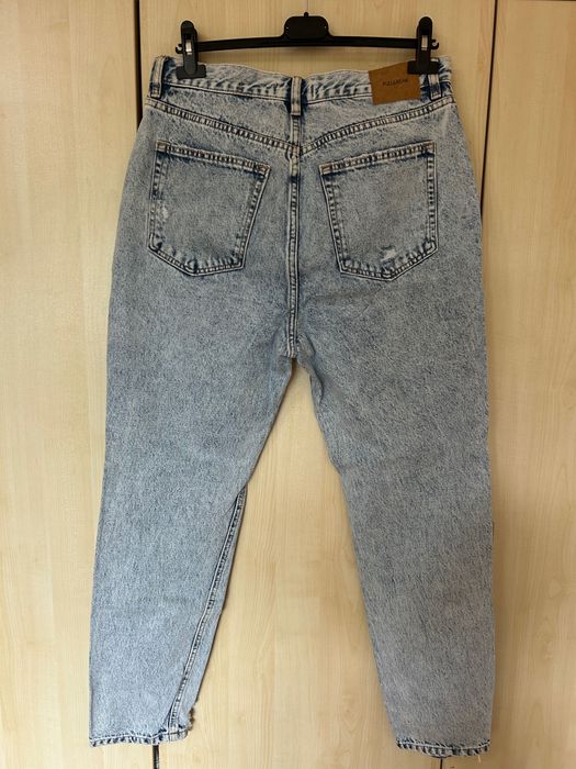 Светлосини дънки(mom jeans). В отлично състояние. Размер: EUR-40