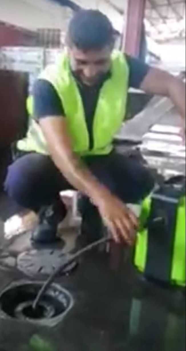 Desfundări canalizari, sifoane, tevi, curățenie subsoluri de bloc