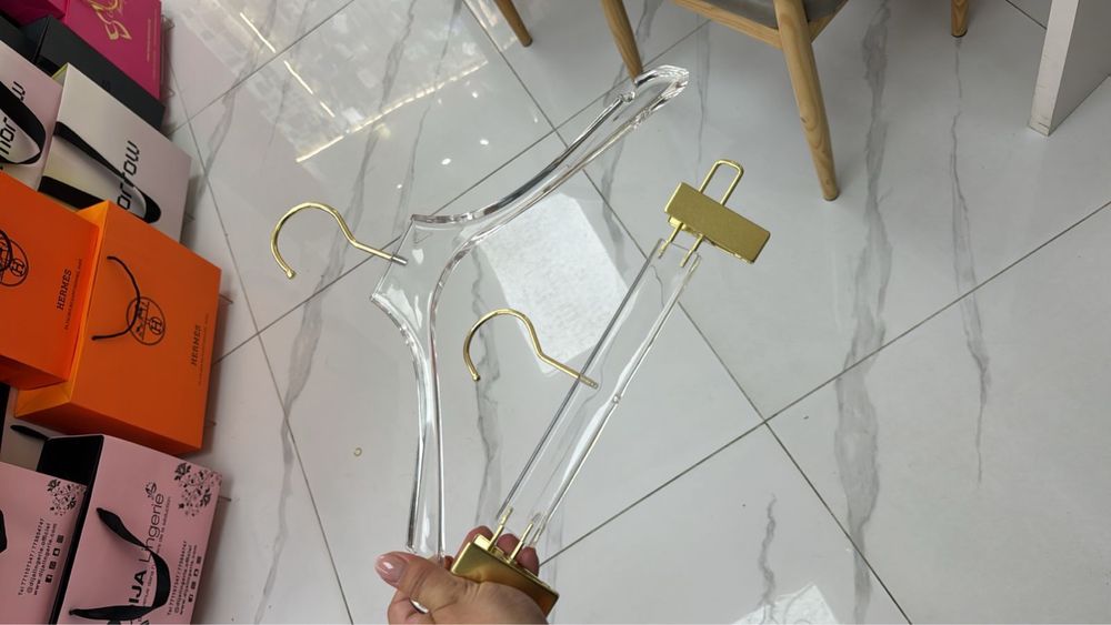 Вешалки прозрачные 400тг