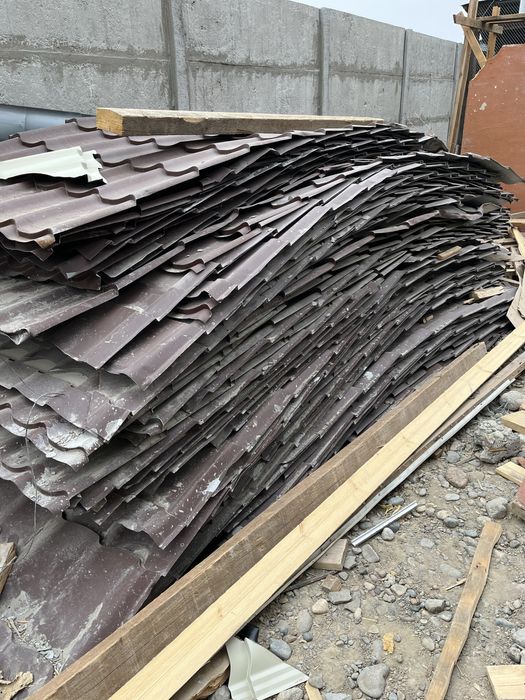 Продам металлчерепицу толщина 0,47. На 200 квадратов.