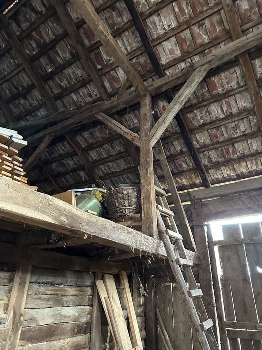 Șură din lemn masiv