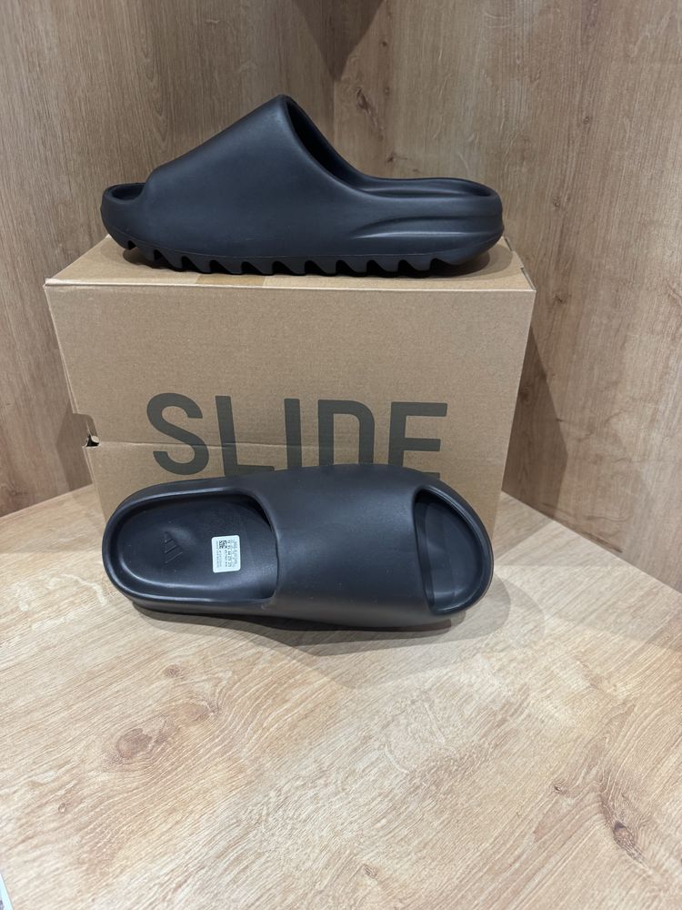 Yeezy Slides "Onyx"