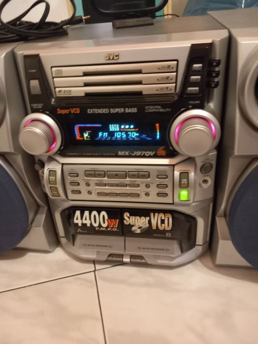 Продавам музикална уредба JVC model MXJ970W