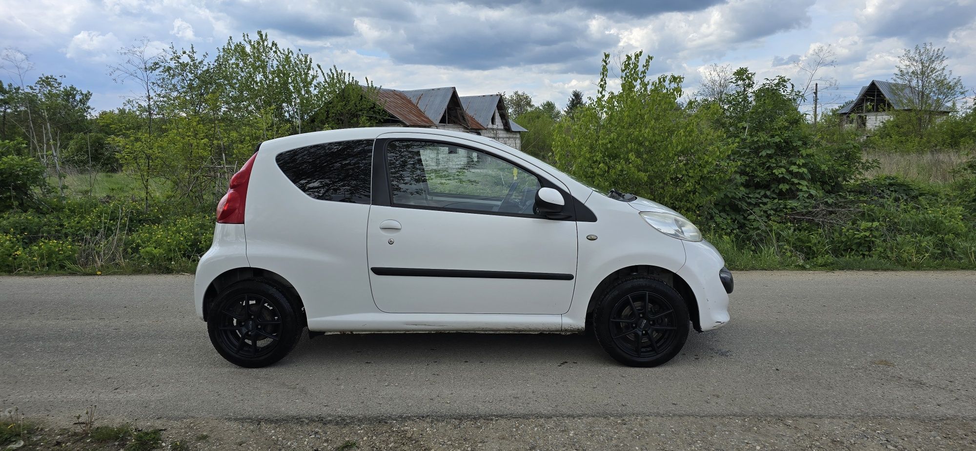 Peugeot 107 2 usi