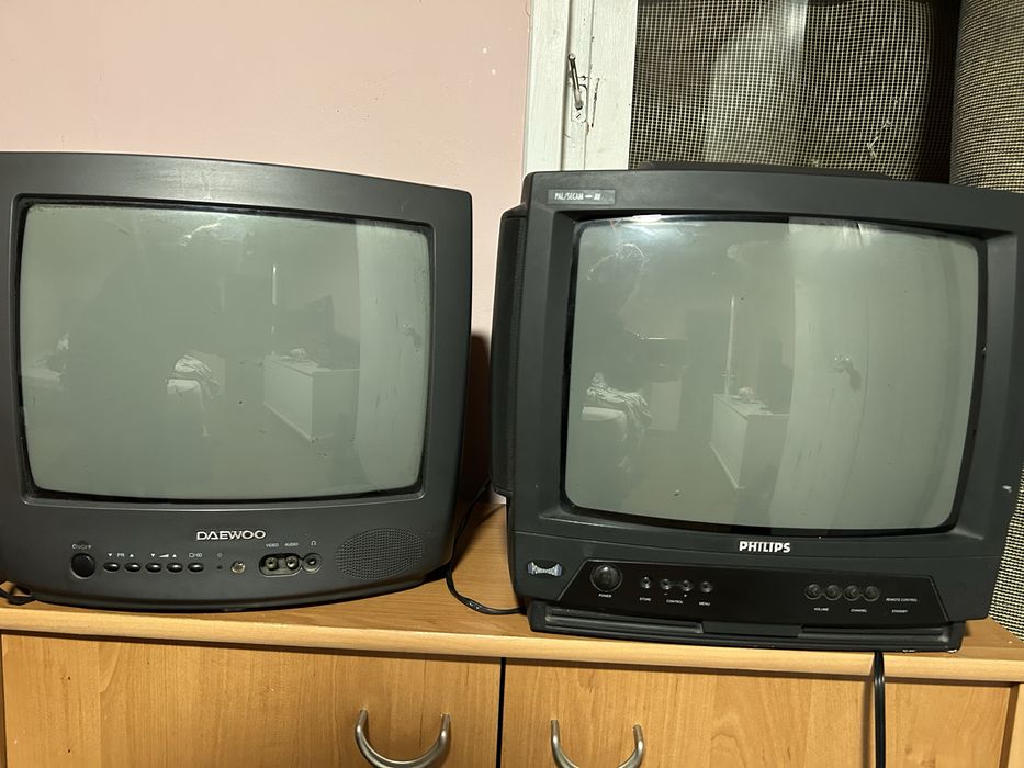 Малки телевизори 2бр за 50 лв. общо. Работещи.