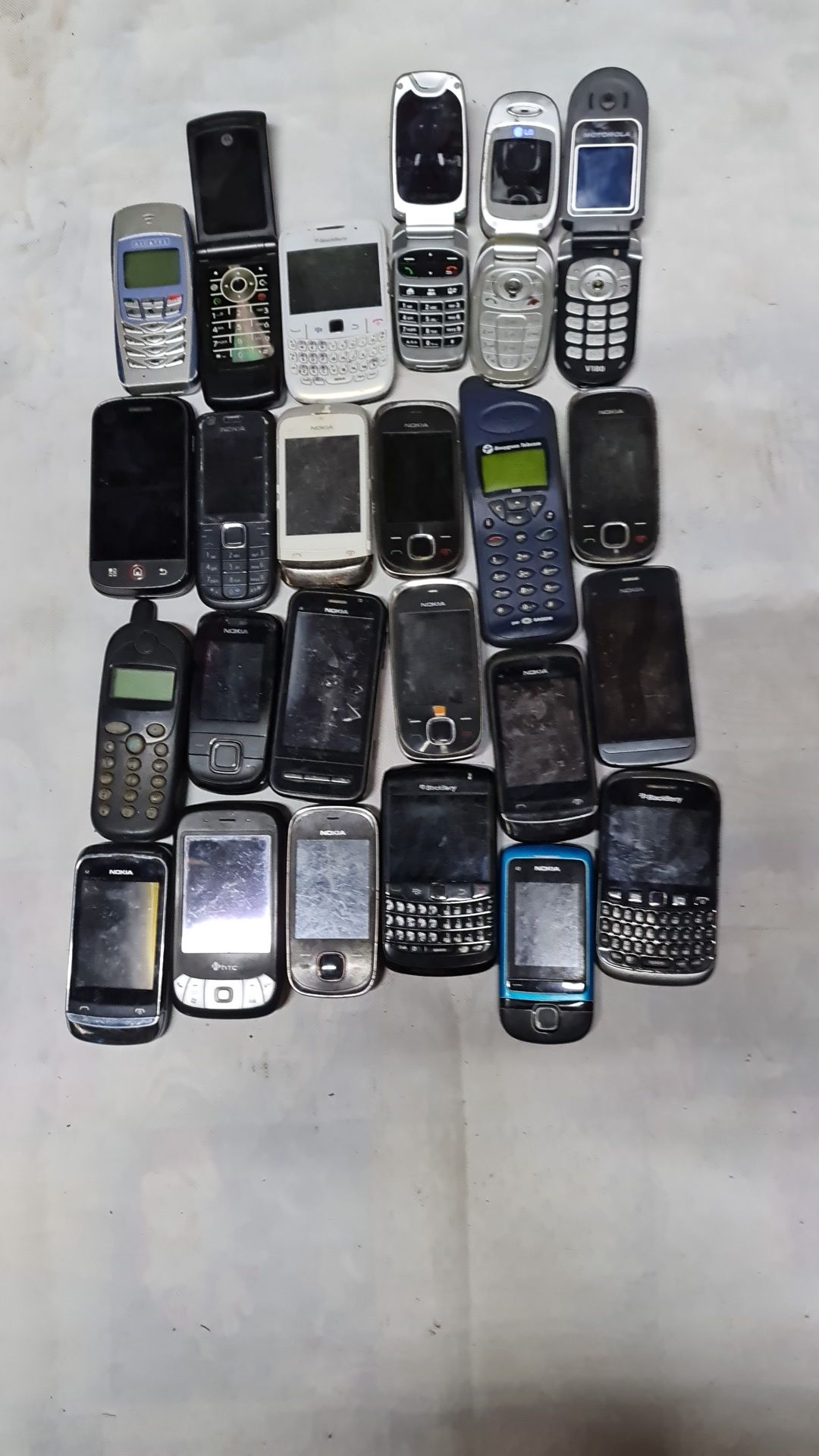 100 telefoane complete de piese sau buybak