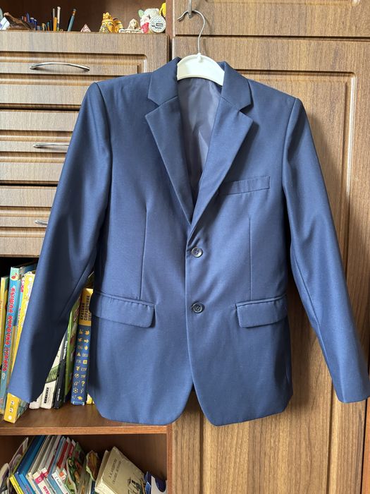 Классический синий костюм