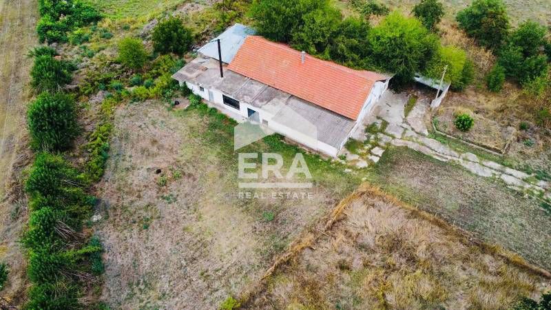 Промишлена сграда ,Бизнес имот в с.Бъзън