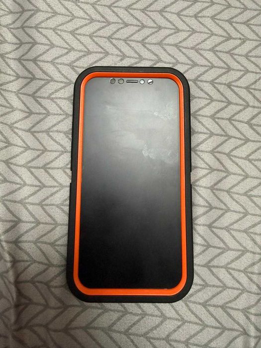 Iphone 12 pro cu 6 modele de husă
