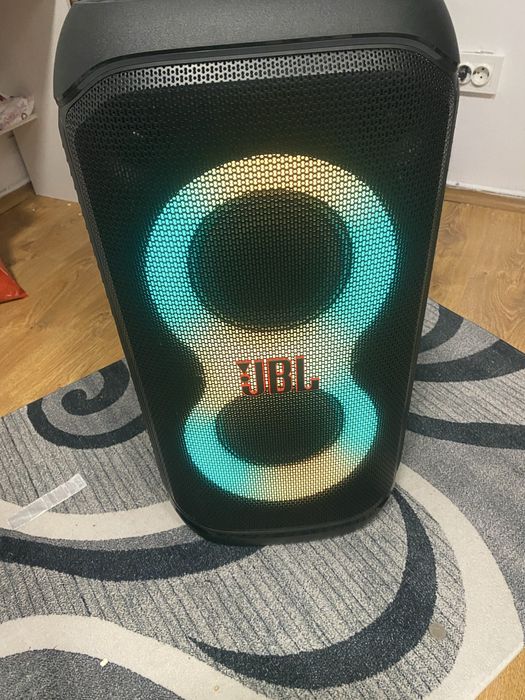 Vand boxa JBL  , o detin de 2 luni