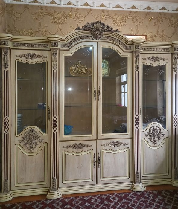 Stenka srochno sotiladi