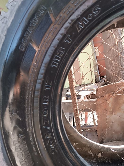 Продам шины 265/70R17