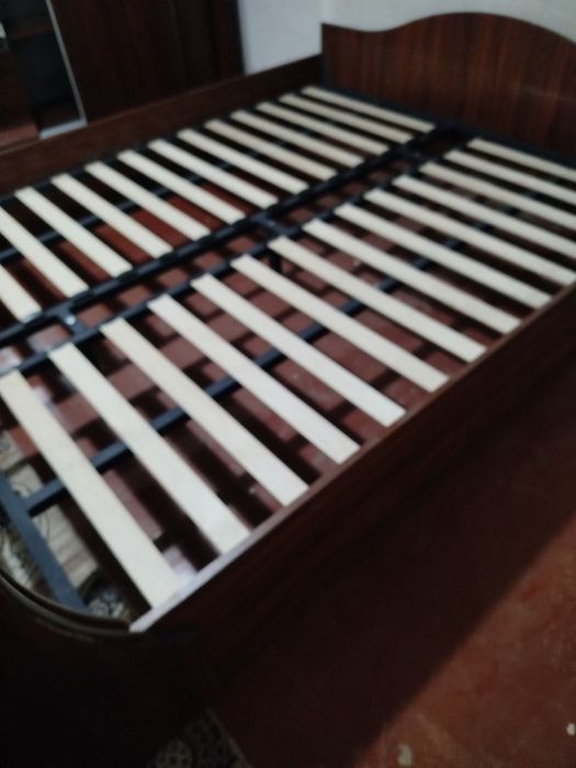Spalniy bez matras sotiladi