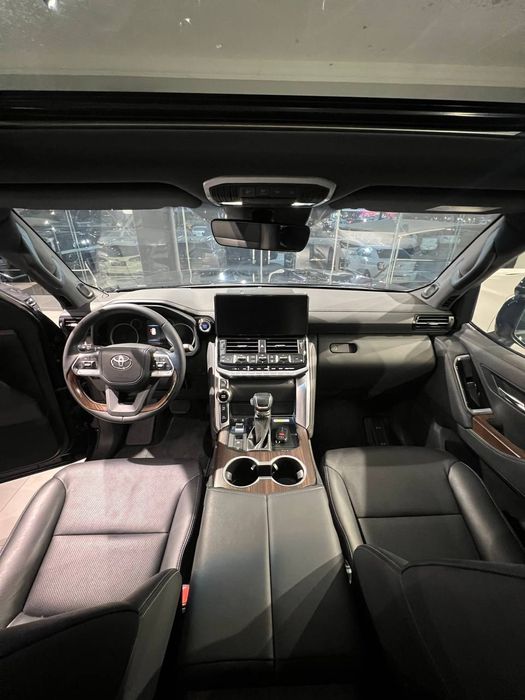 Toyota Land Cruiser 300