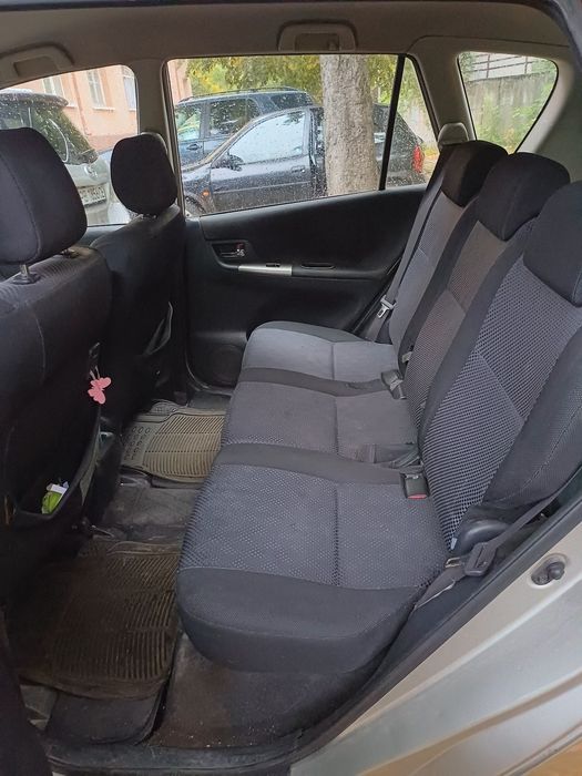 Продавам Тойота Корола Версо.