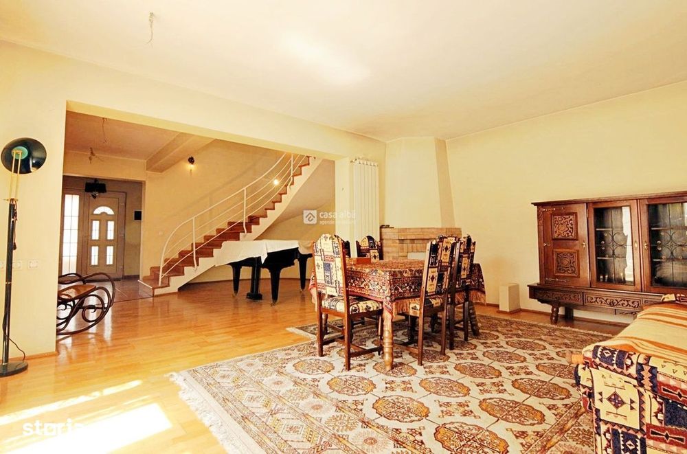 Centru, proprietate Parter + Etaj + Mansarda, disponibila imediat