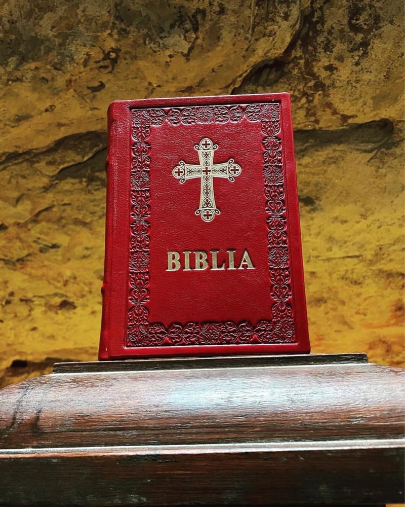 Sfanta Scriptură sau Biblia legată în piele