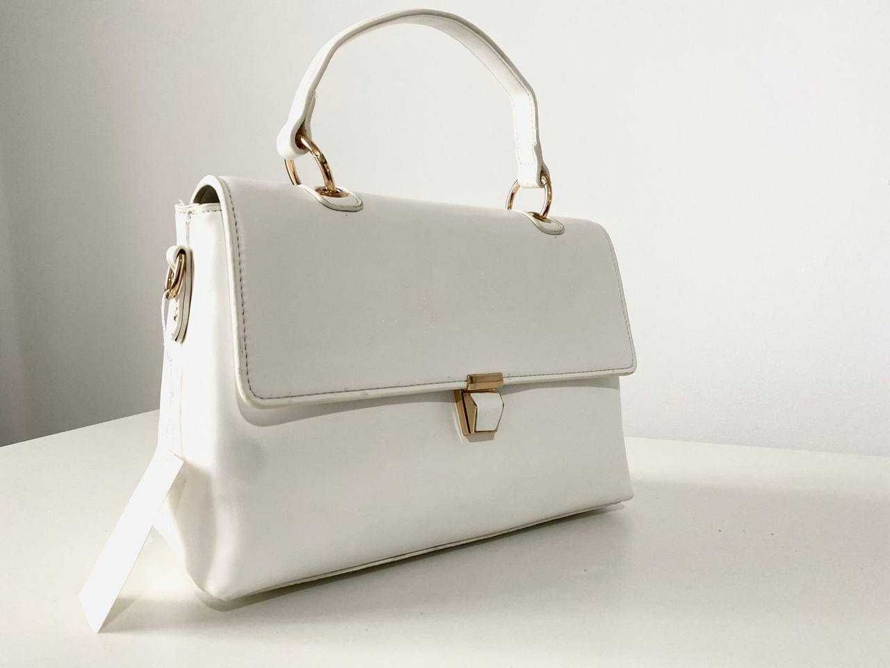 Белая женская сумка  в деловом стиле