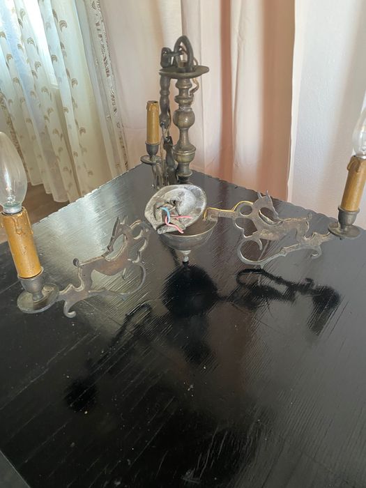 candelabru din metal de epocă