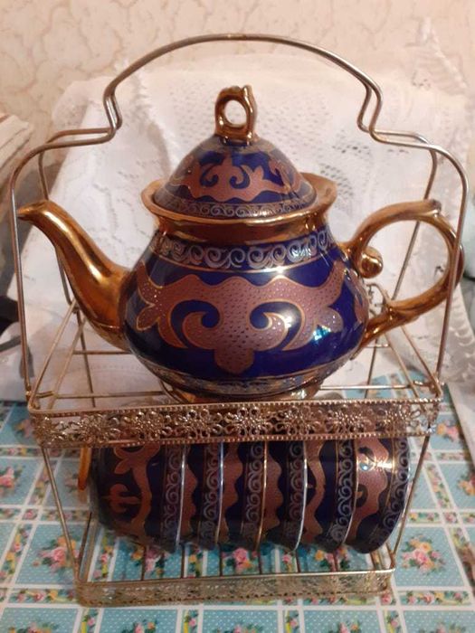 Продам набор чайный с 6 пиалами и чайником, новый, за 6000тг.