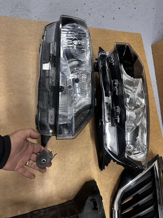 Faruri tragher grilă radiator skoda rapid