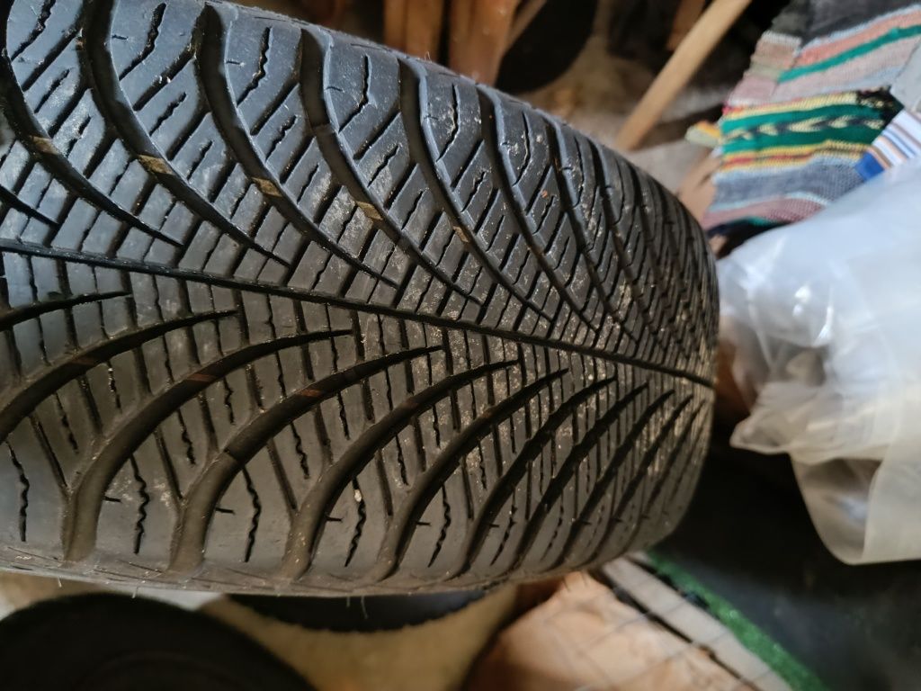 Продавам комплект от 4 стоманени джанти 15" 5x112 с всесезонни гуми Go