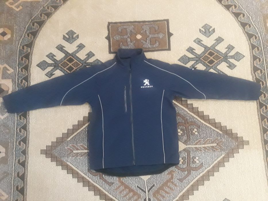 Polare Peugeot și Columbia,geacă Yamaha și hanorac Suzuki