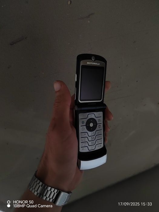 Motorola v3 ideal
