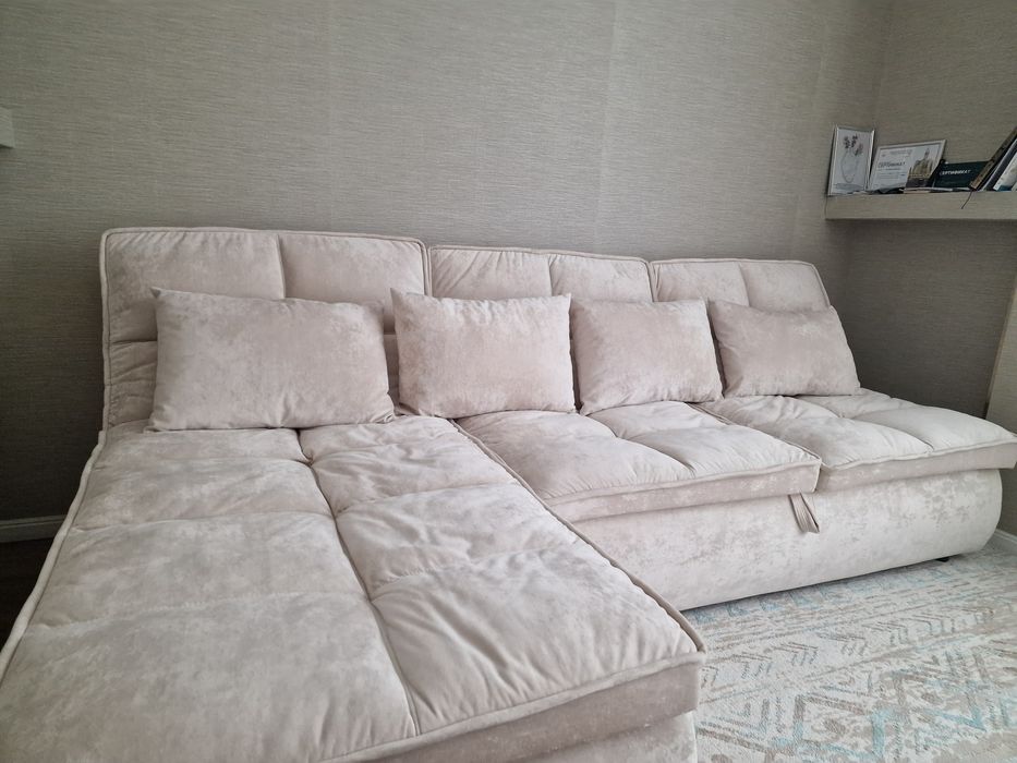 Продается угловой диван с креслом