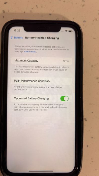 iPhone XR 128 GB, 90% батерия, две сим карти