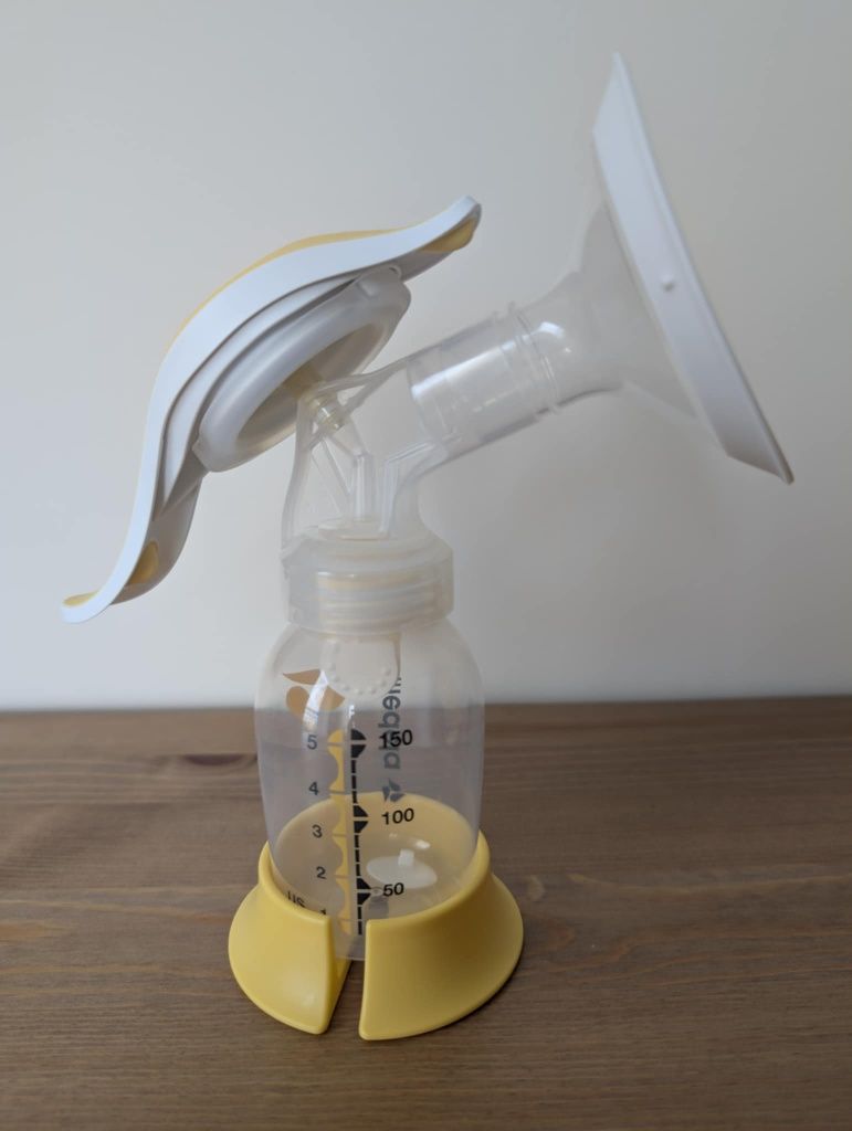 Ръчна помпа Medela Harmony.