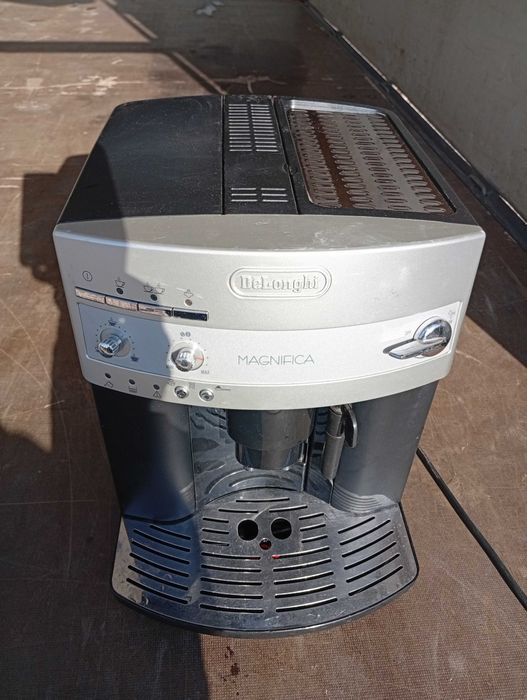 Кафе машина на зърна-DELONGHI ESAM 3100.SB .