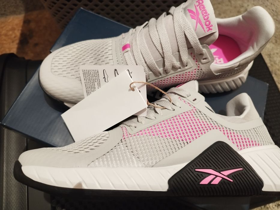 Нови маратонки Reebok,