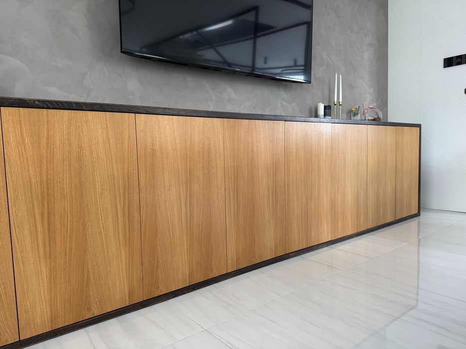 Шкаф естествен фурнир с размери 346/50/81