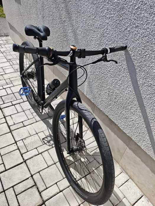 Bicicleta CUBE Hyde Pro trekking oras