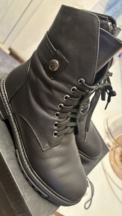 Женская кожаная ботинка