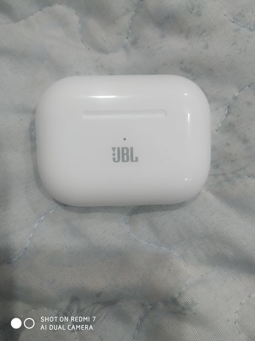 Наушники продаю JBL  хорошие состояние