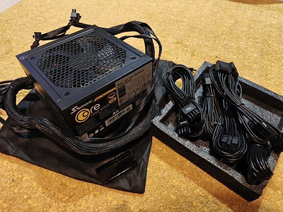 Vând sursă Seasonic Core GM 650W 80+ GOLD