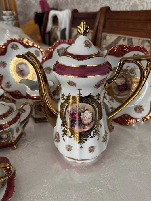 Чайный сервиз красный